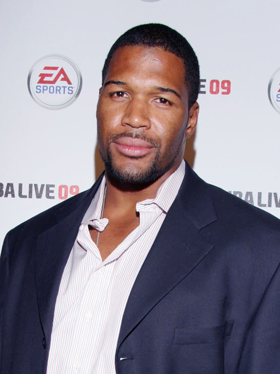 How tall is Michael Strahan?